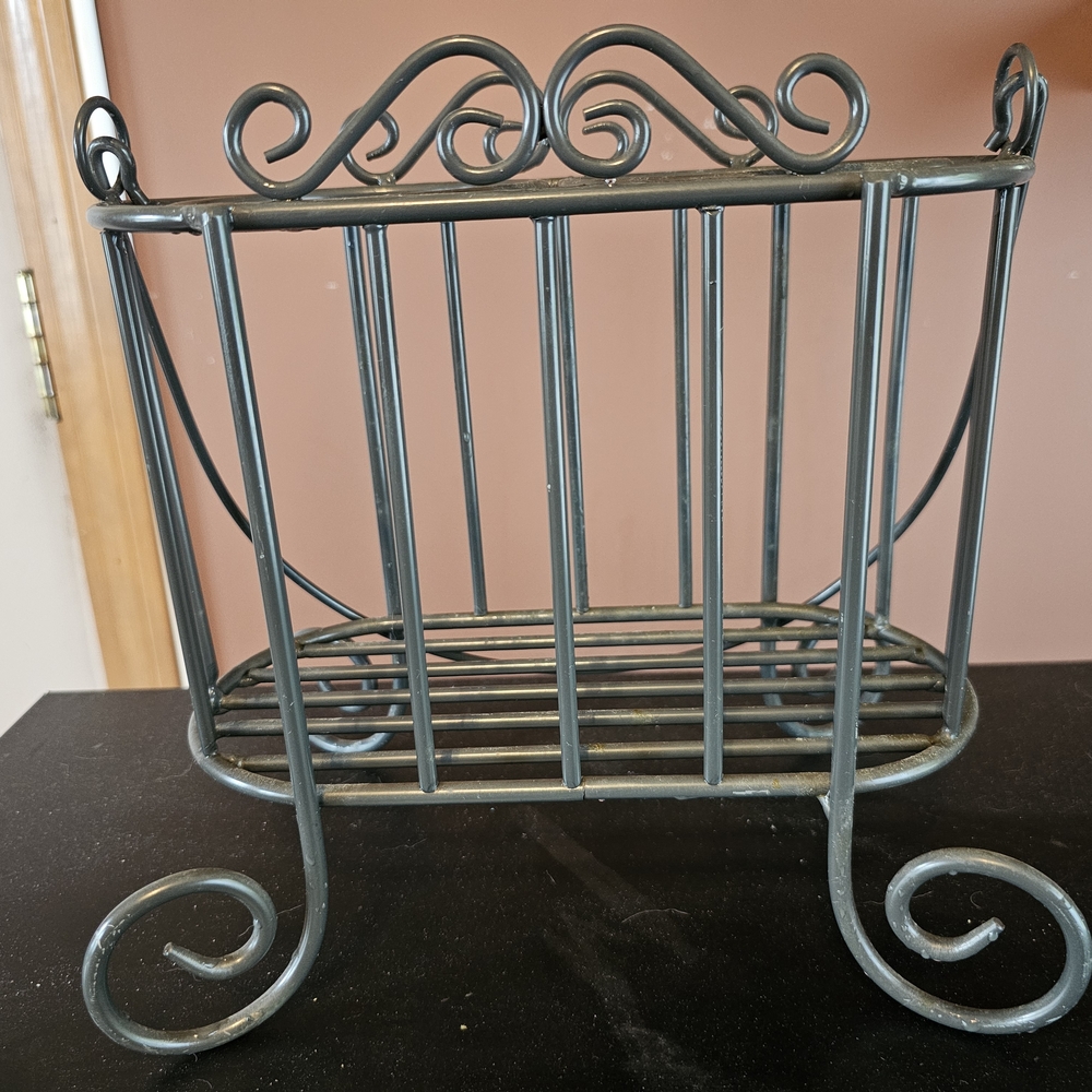 Elegant Black Metal Wine Rack (Holds 2 Bottles)